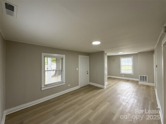 Foto del edificio - 1120 N Ransom St