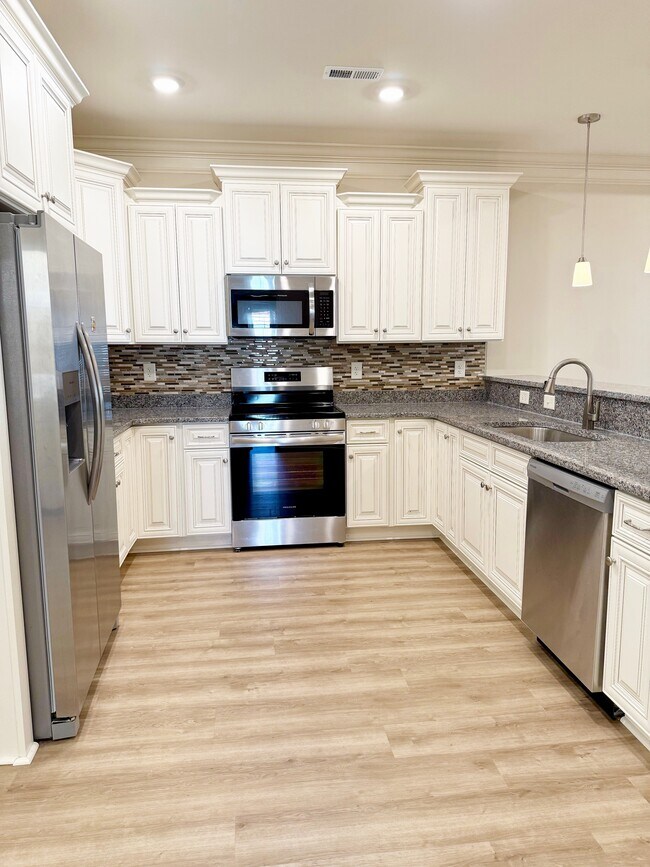 Building Photo - 128 Hallandale Ln