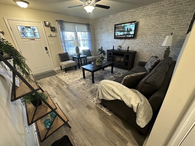 Foto del edificio - 158 Oak Ln