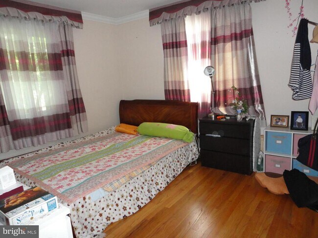 Foto del edificio - 4521 Mayfield Dr