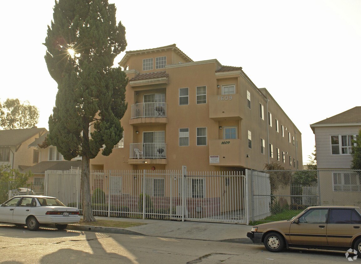 Foto del edificio - 1609 S St Andrews Pl
