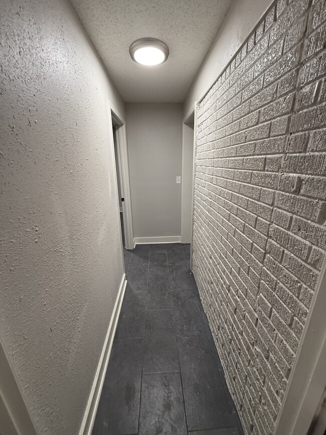 Building Photo - 2379 Saratoga Ave