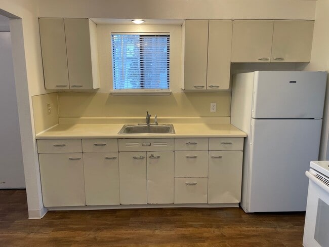 Building Photo - Duplex For Rent / WSG INCLUDED!!!