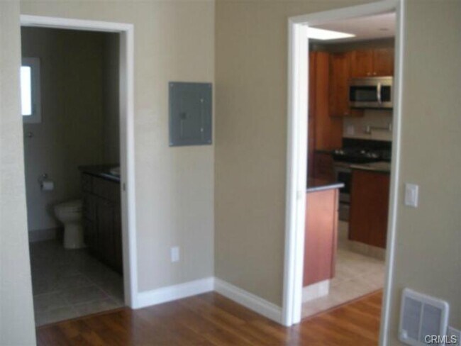 Building Photo - Remodeled 1 bed 1 bath all utilities included