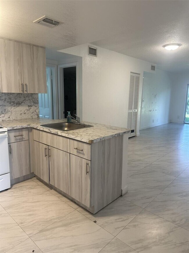 Foto del edificio - 3901 NW 9th Ave