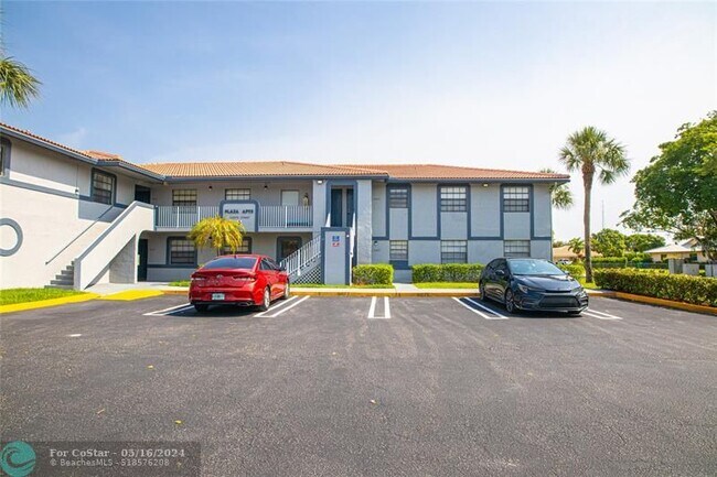 Building Photo - 10683 Royal Palm Blvd