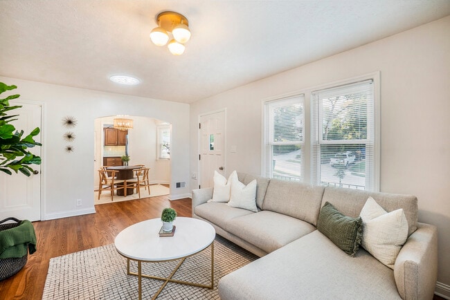 Foto del edificio - 5815 Hickory St