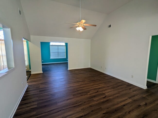 Building Photo - 110 Nandina Wy