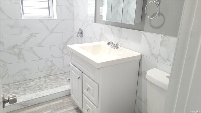 Foto del edificio - 2845 W 37th St