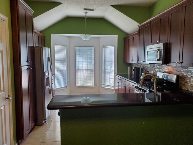 Building Photo - 254 Maple Ln