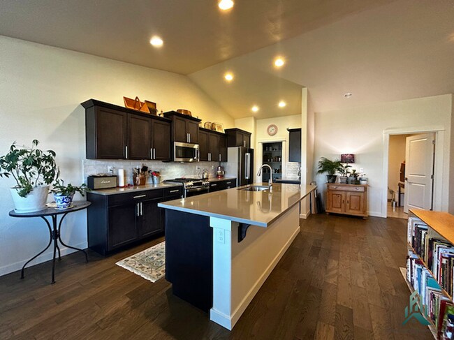Foto del edificio - Premium 4-Bedroom, 3-Bathroom Home for Rent