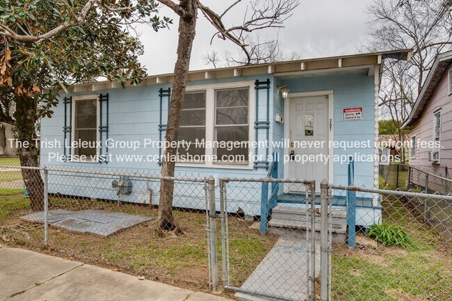 Foto del edificio - Near Downdown Pineville large 2/1 freshly painted.