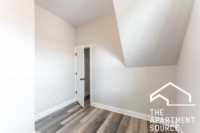 Foto del edificio - 2658 W Huron St