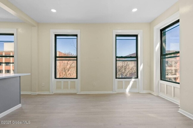 Building Photo - 170 Washington Ave