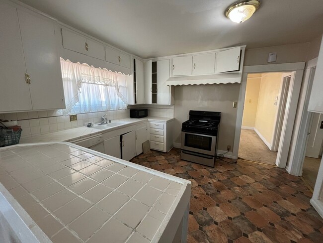 Building Photo - Charming 3-Bedroom Home in Prime Los Angel...