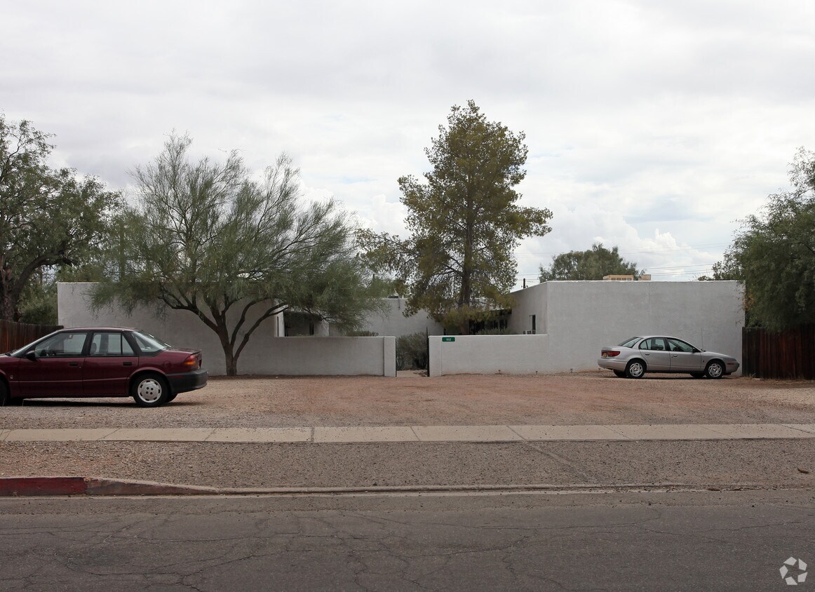 Primary Photo - 1612 E 8th St