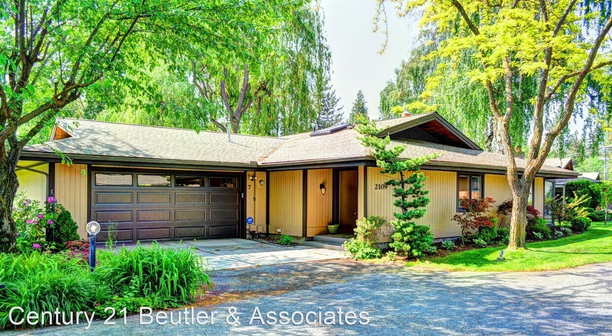Primary Photo - 3 br, 2 bath House - 2109 E. Rockwood Blvd