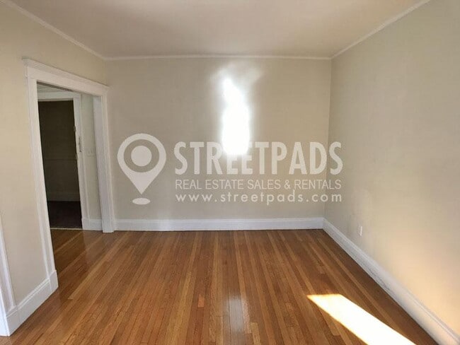 Building Photo - bedroom in Boston MA 02215