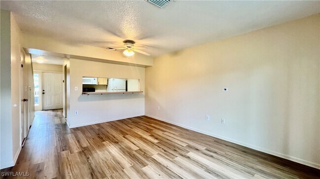 Foto del edificio - 13160 Kings Point Dr