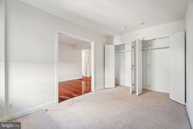 Foto del edificio - 219-29 S 18th St