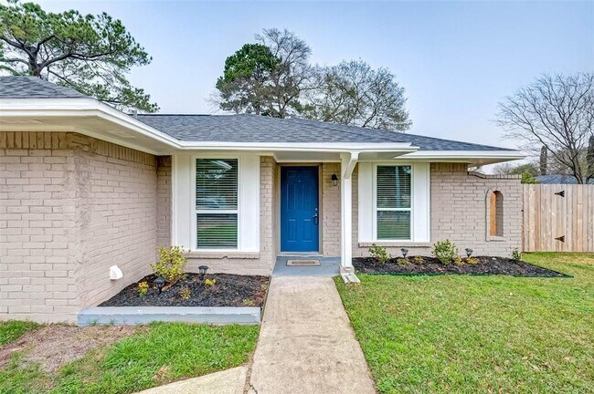 Building Photo - 4402 Oak Shadows Dr
