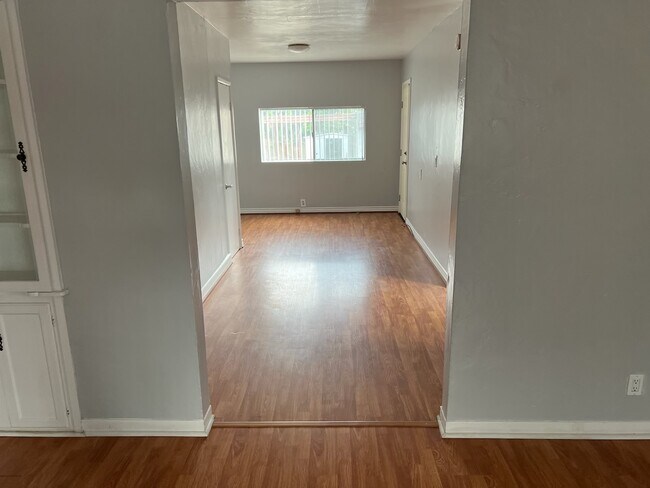 Foto del edificio - 1126 N Evergreen St
