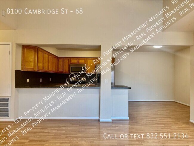 Foto del edificio - 8100 Cambridge St