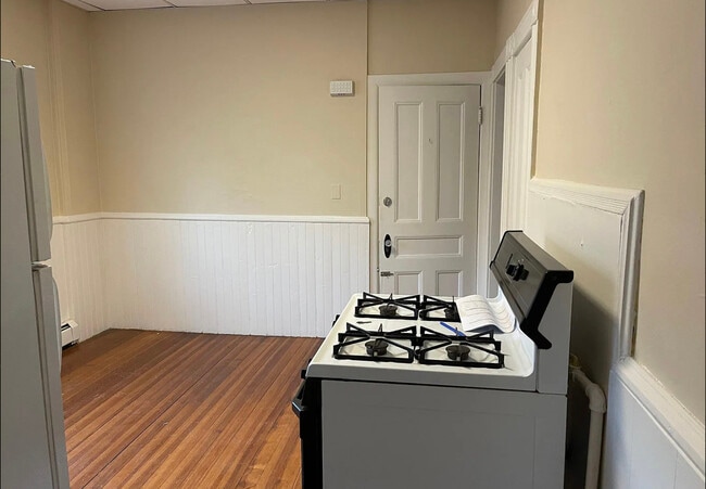 Building Photo - 464 Laurel Hill Ave