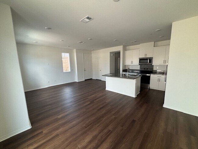 Foto del edificio - Ready Now! Beautiful Wildomar Condo  3 Bed...