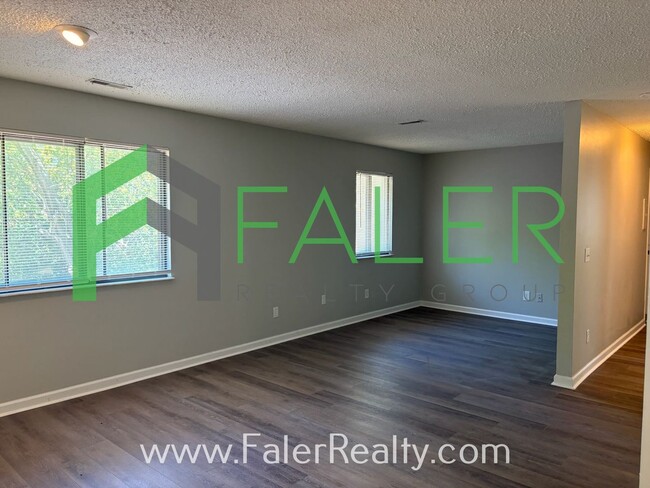 Building Photo - Spacious 2nd Floor Condo