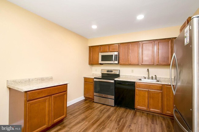 Building Photo - 401 Bromley Estate