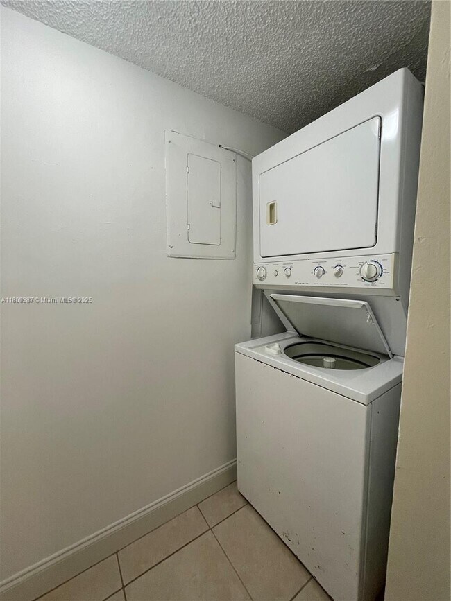 Foto del edificio - 3470 Foxcroft Rd