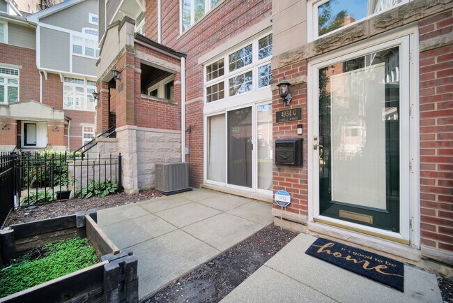 Foto del edificio - 4934 S Cornell Ave