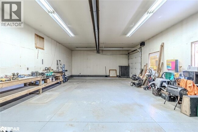 Building Photo - 223 Phillips St