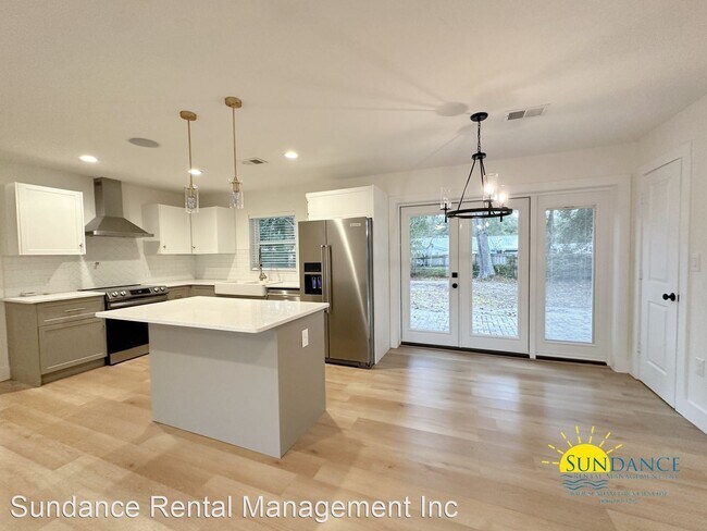 Foto del edificio - 3 br, 1.5 bath House - 31 Overstreet Drive