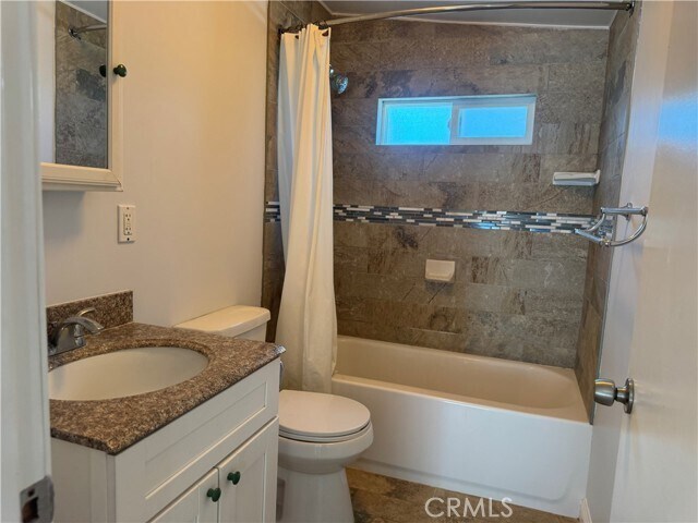 Foto del edificio - 3034 E Del Mar Blvd