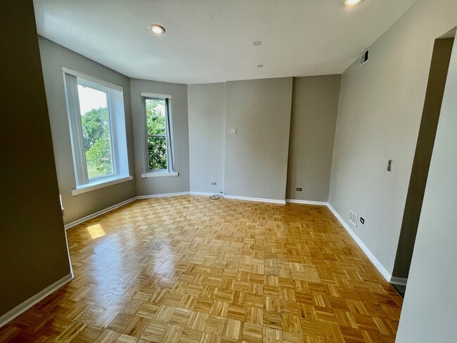 Building Photo - 4457 S Oakenwald Ave