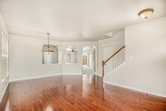 Building Photo - 605 Port Royale Way