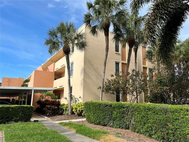 Foto del edificio - 7420 Bay Island Dr S