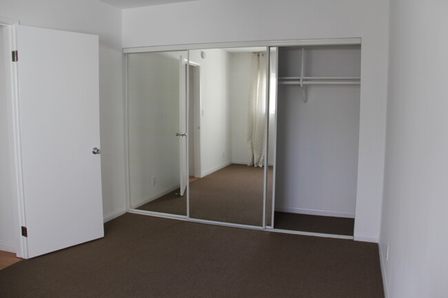 Building Photo - 1520 W Carson St