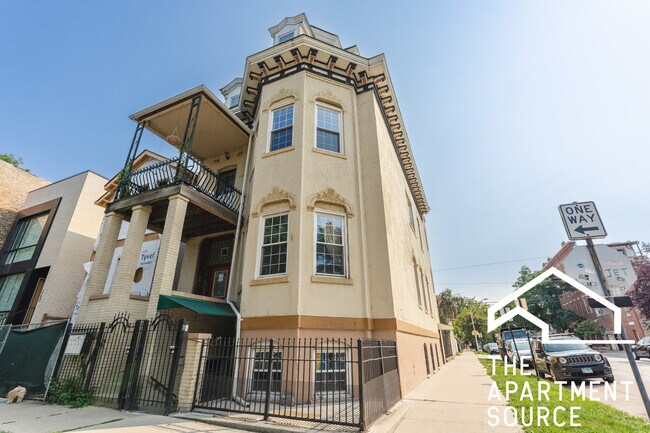 Foto del edificio - 1759 W Superior St