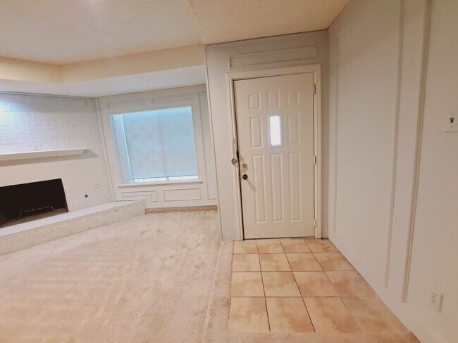 Foto del edificio - Amazing 3/2/2 Duplex in Carrollton-Farmers...