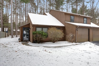 Building Photo - 9 Wake Robin Rd