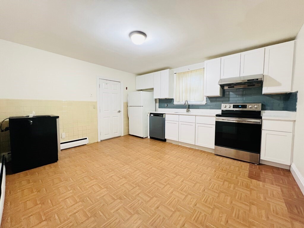 15 Pennsylvania Ave Unit 1, Newton, MA 02464 Condo for Rent in Newton, MA