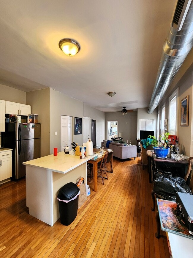 Foto del edificio - 973 W 19th St