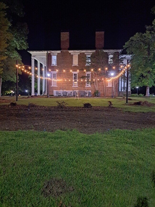 Foto del edificio - 427 N Court St
