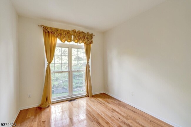 Foto del edificio - 18 Mountain View Dr