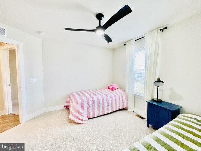 Foto del edificio - 1470 Meadowlark Glen Rd