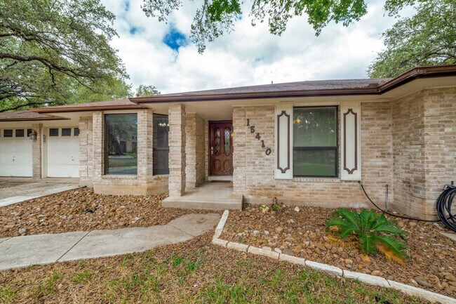 Building Photo - SPACIOUS 3-BEDROOM HOME IN OAK HOLLOW ESTATES