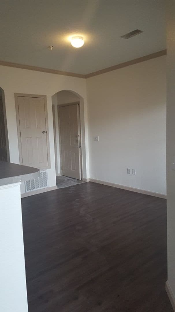 Building Photo - Comfortable Condo Living with Garage, Pool & Fitness Center Access